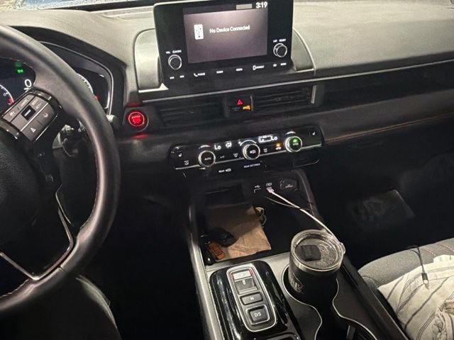 Used 2025 Honda Pilot Sport image 16