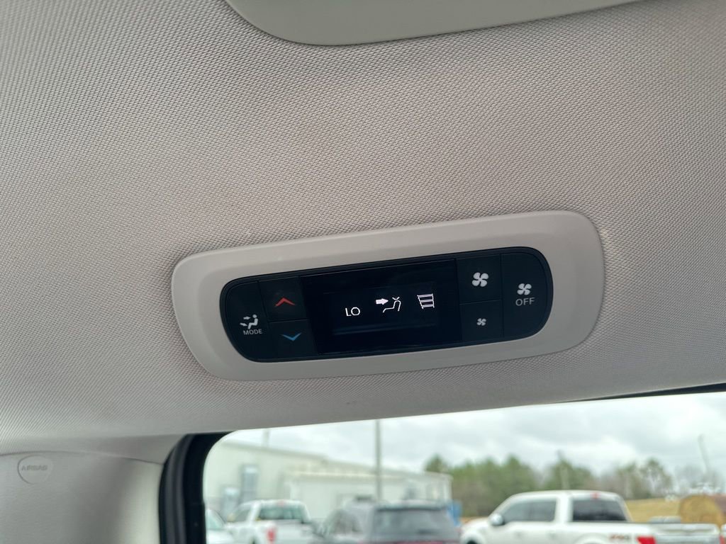 Used 2018 Chrysler Pacifica Touring w/ Tire & Wheel Group image 14