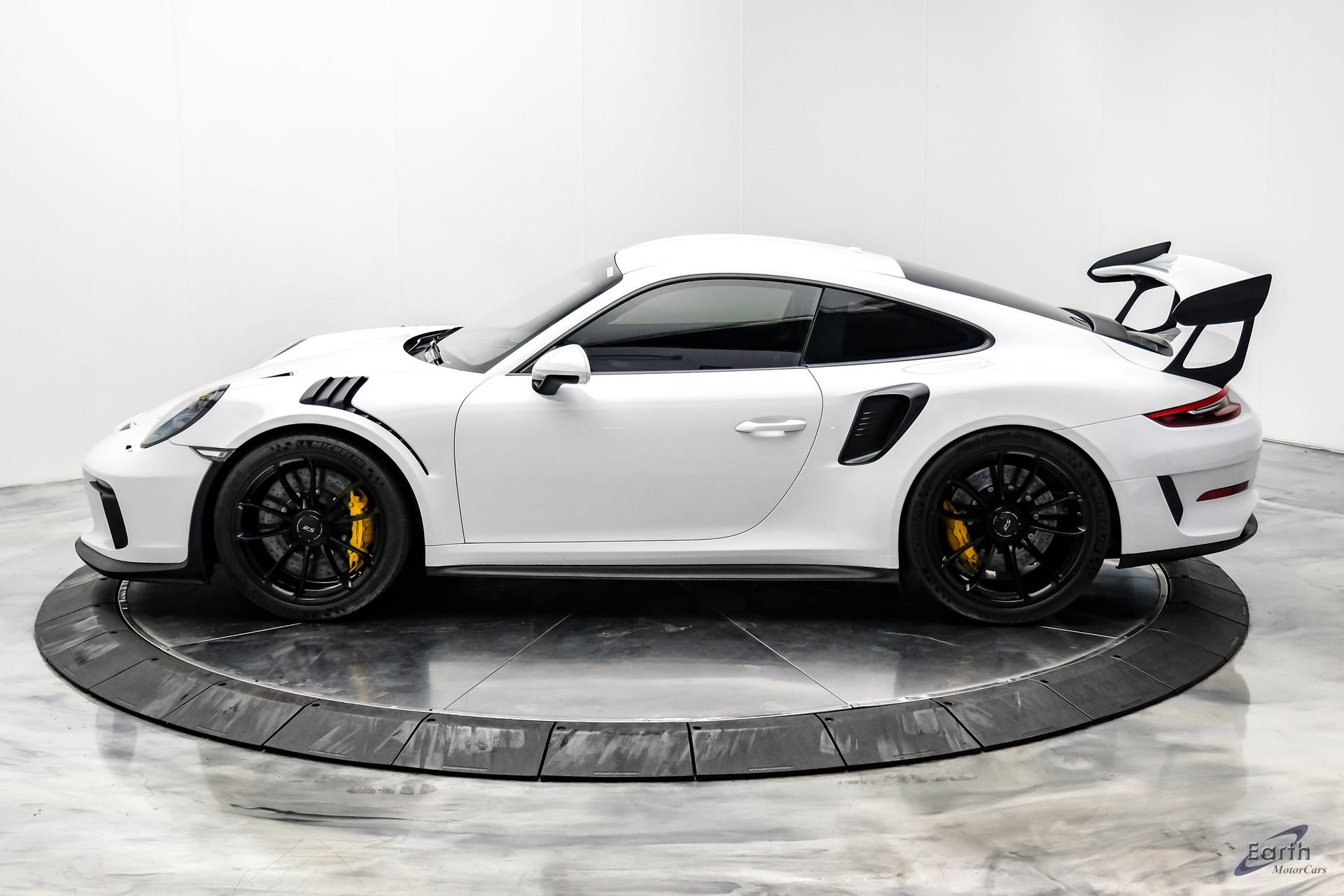 Used 2019 Porsche 911 GT3 RS RWD image 9