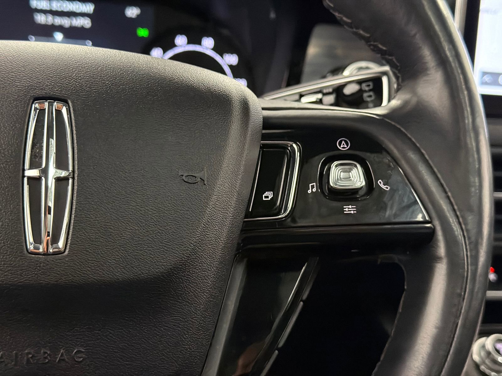 Used 2022 Lincoln Corsair AWD w/ Premium Package image 21