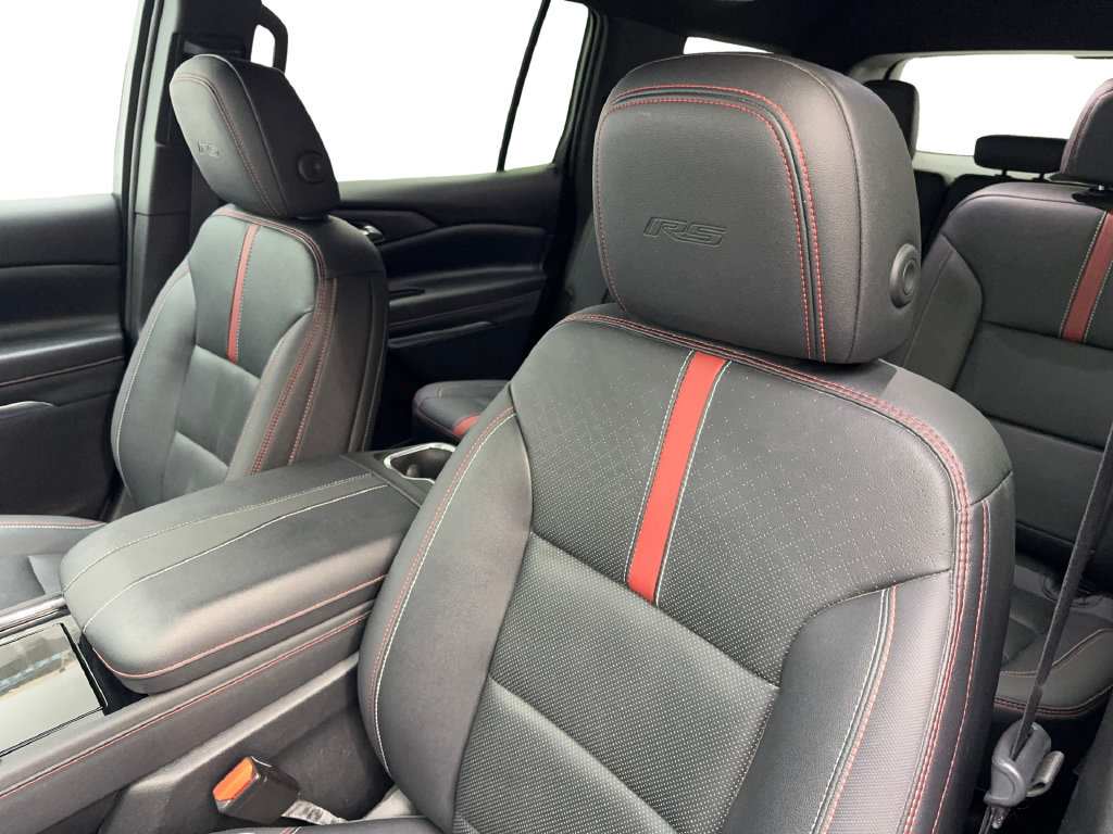 Used 2024 Chevrolet Traverse RS FWD image 28