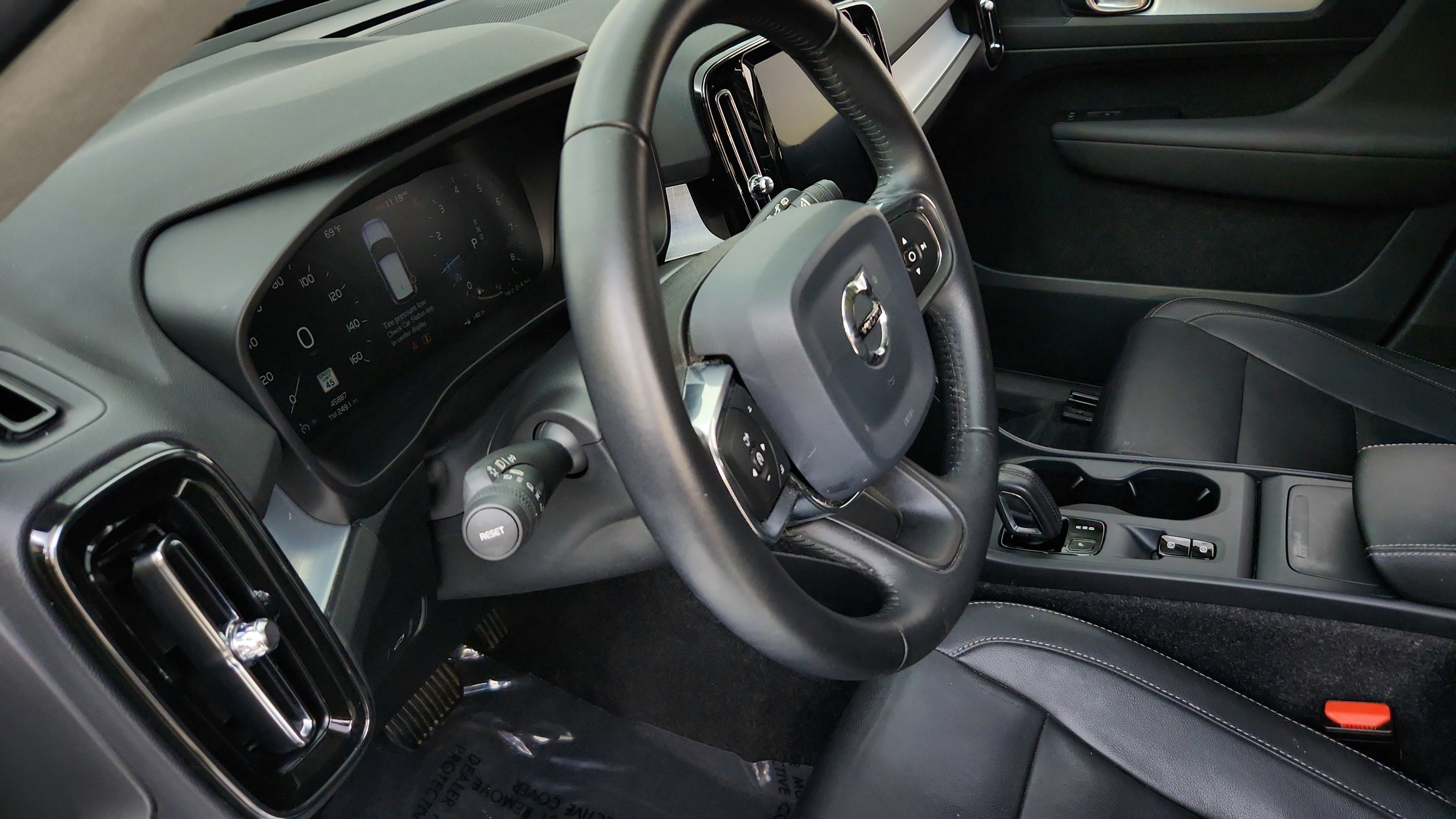 Used 2020 Volvo XC40 T4 Momentum FWD image 21