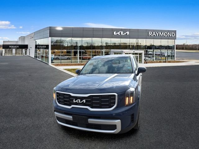 Certified 2024 Kia Telluride S w/ S Sunroof Package AWD/4WD image 8