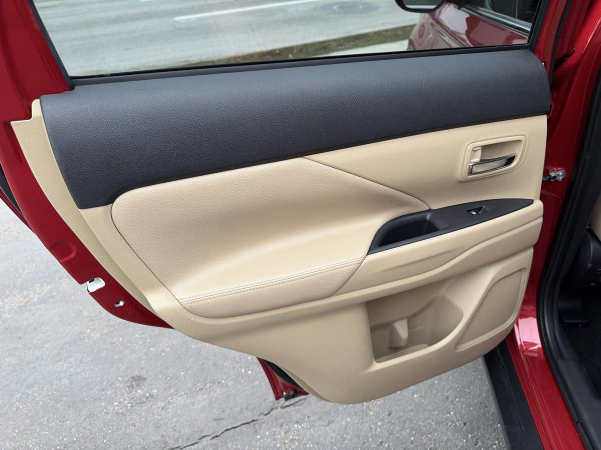 Used 2018 Mitsubishi Outlander SEL image 14