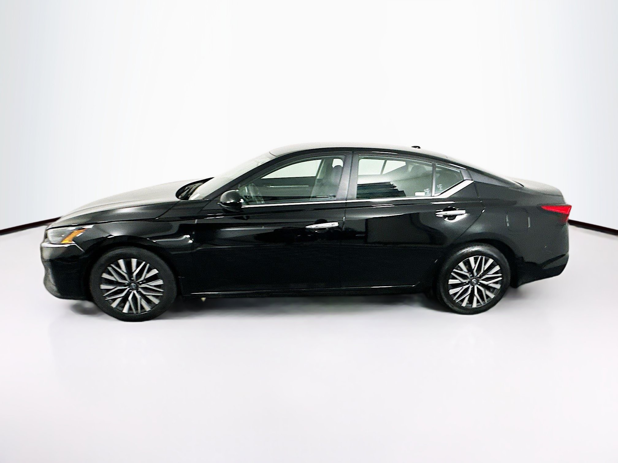 Used 2023 Nissan Altima 2.5 SV FWD image 4