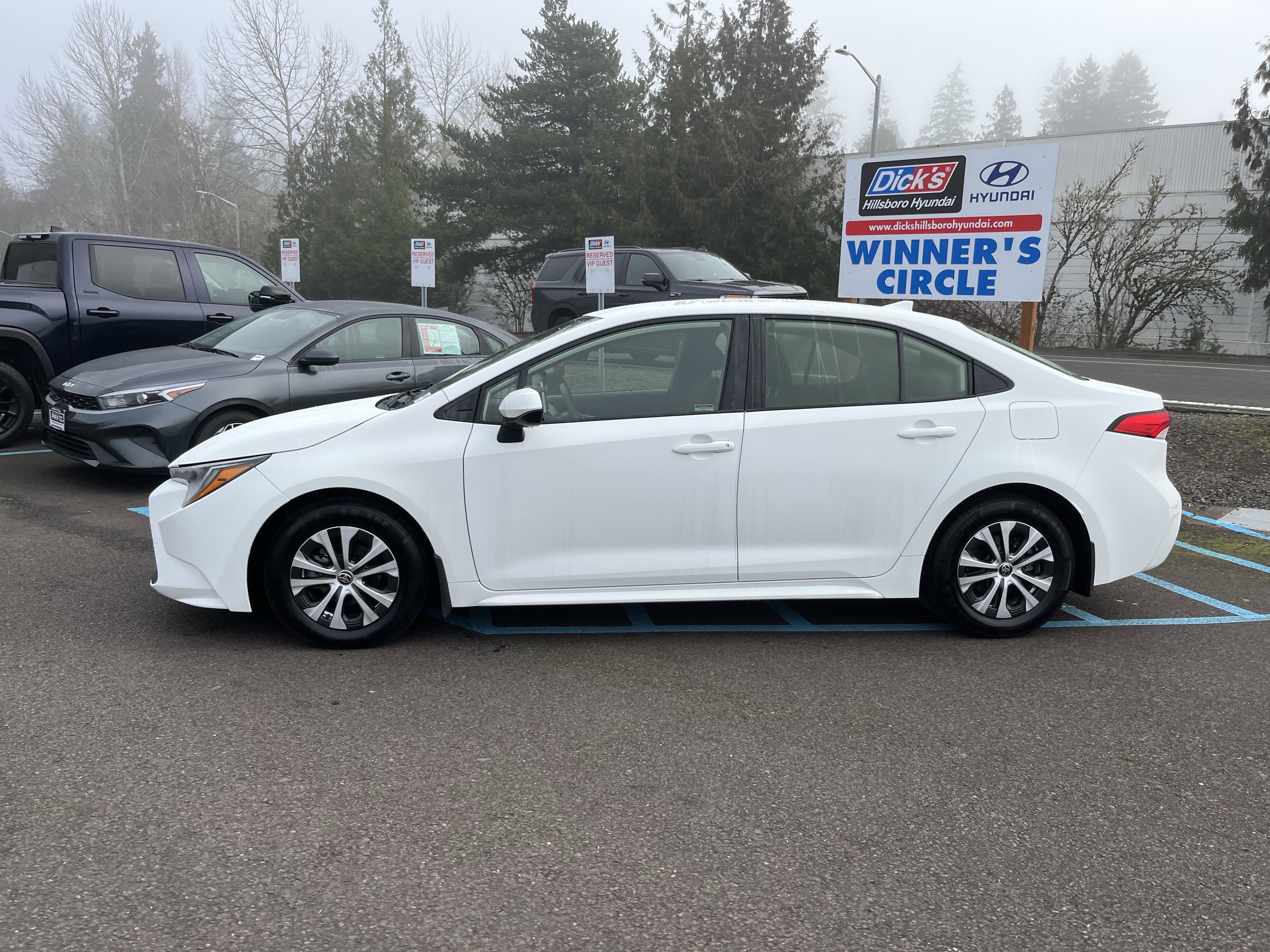 Used 2021 Toyota Corolla LE w/ Carpet Mat Package (TMS) image 2