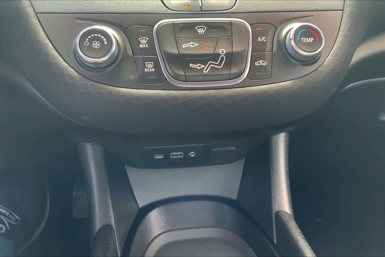 Used 2021 Chevrolet Malibu LS FWD image 32
