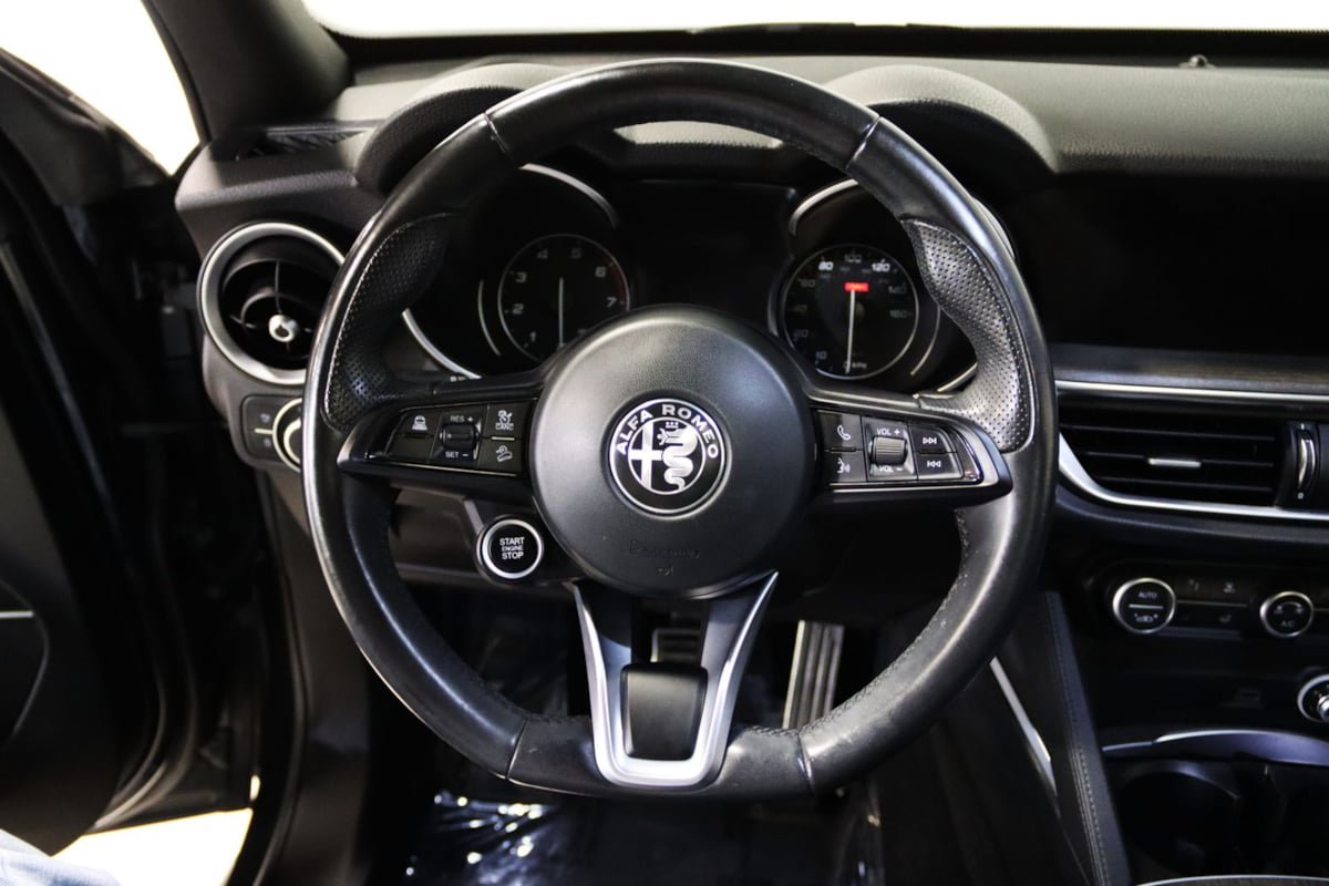 Used 2022 Alfa Romeo Stelvio Ti AWD/4WD image 40