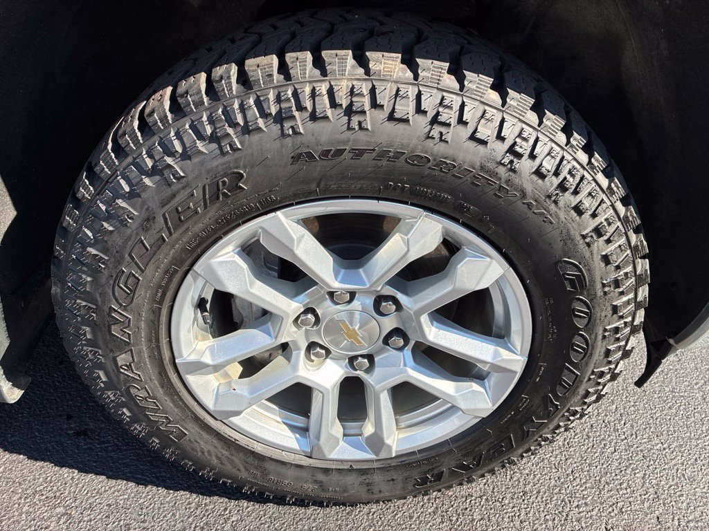 Used 2023 Chevrolet Silverado 1500 LT AWD/4WD image 9