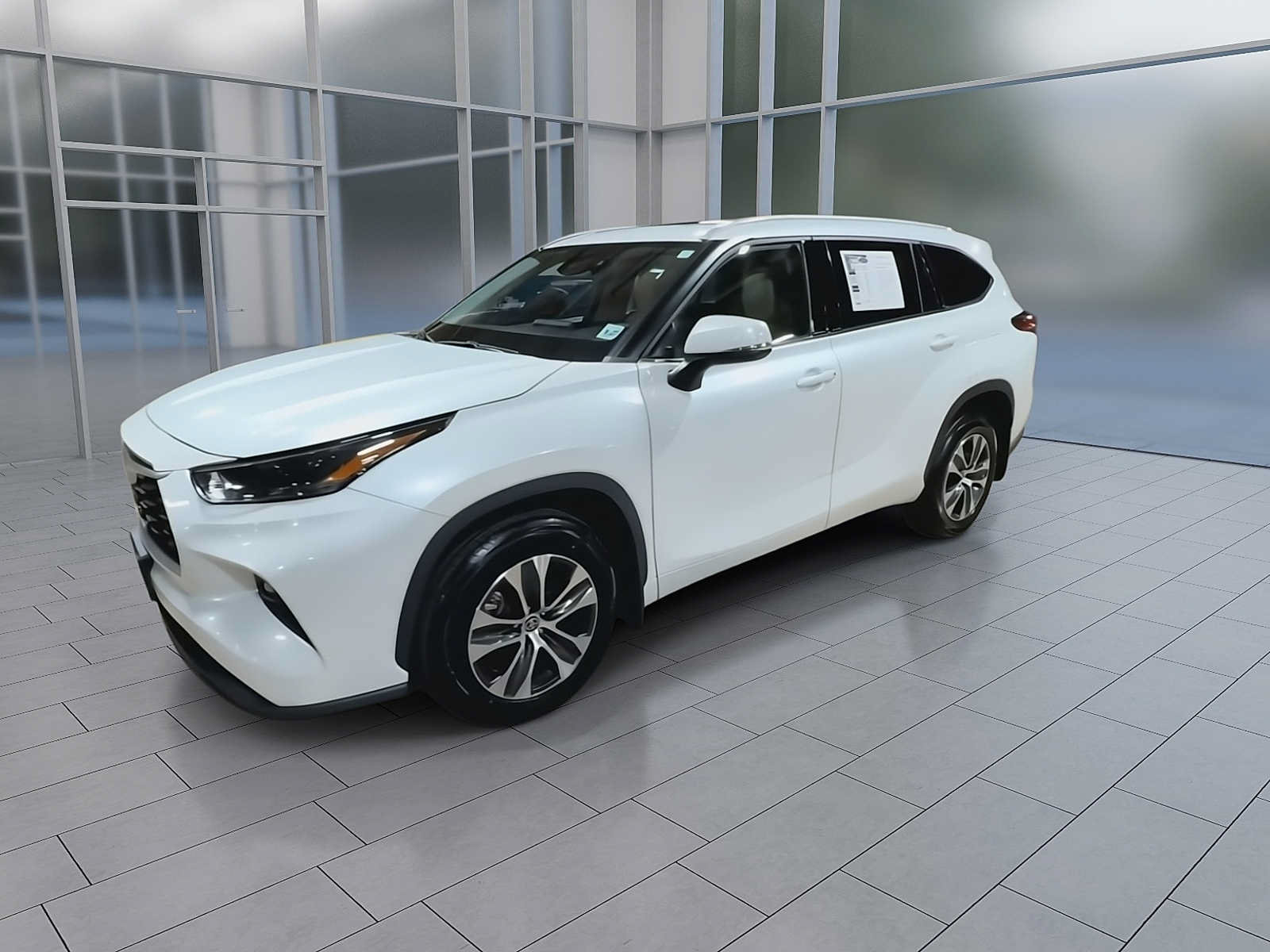 Used 2022 Toyota Highlander XLE AWD/4WD image 4