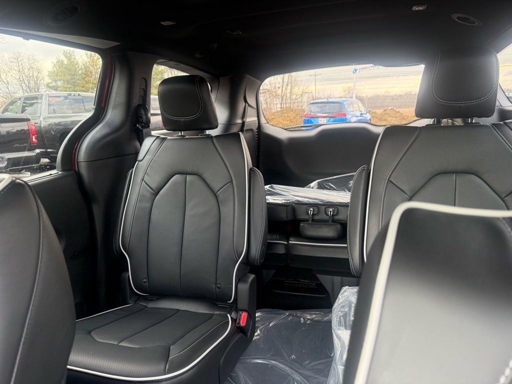 New 2026 Chrysler Pacifica Limited w/ S Appearance Package FWD image 60