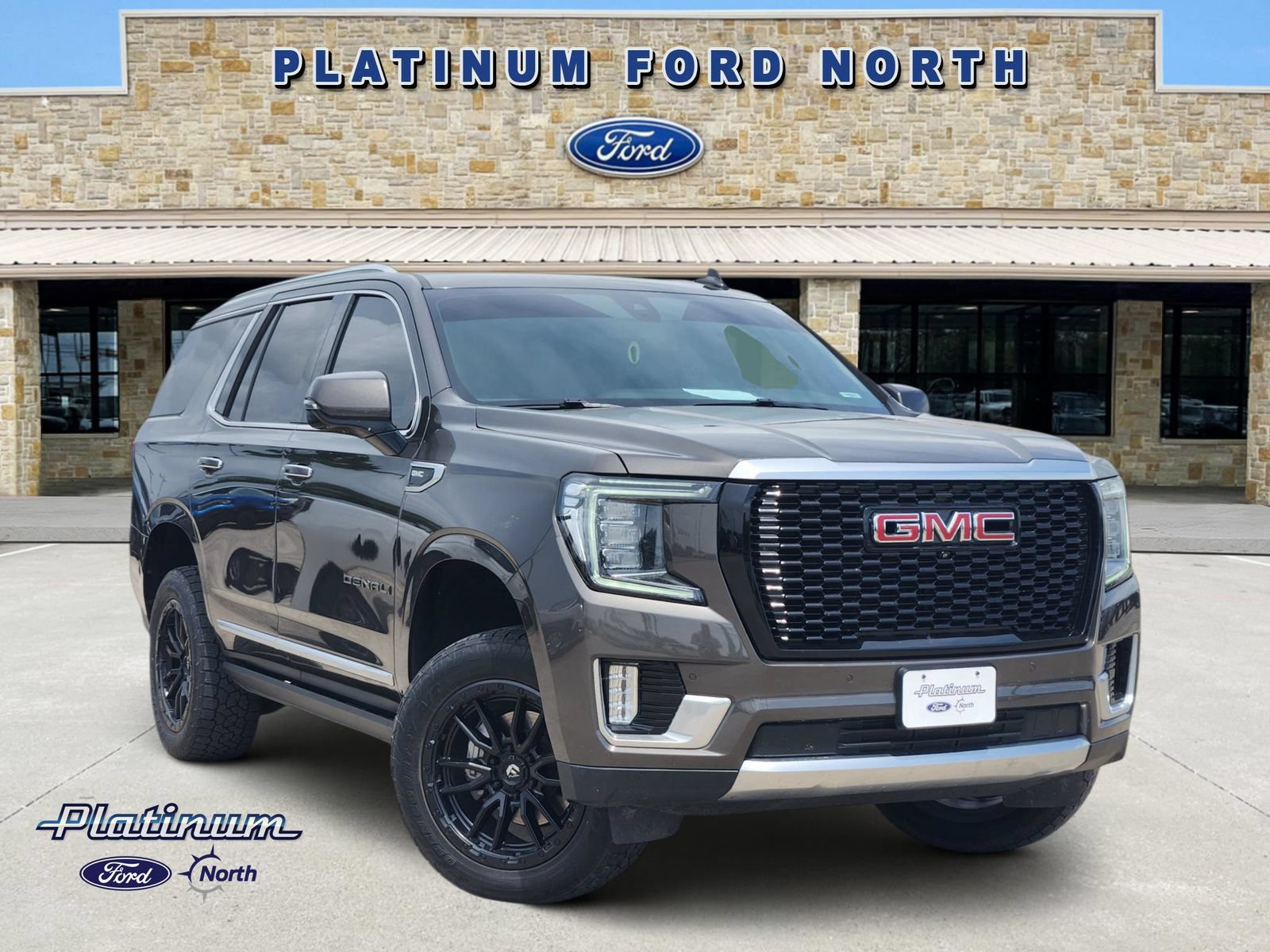 Used 2021 GMC Yukon Denali w/ Advanced Technology Package AWD/4WD image 1