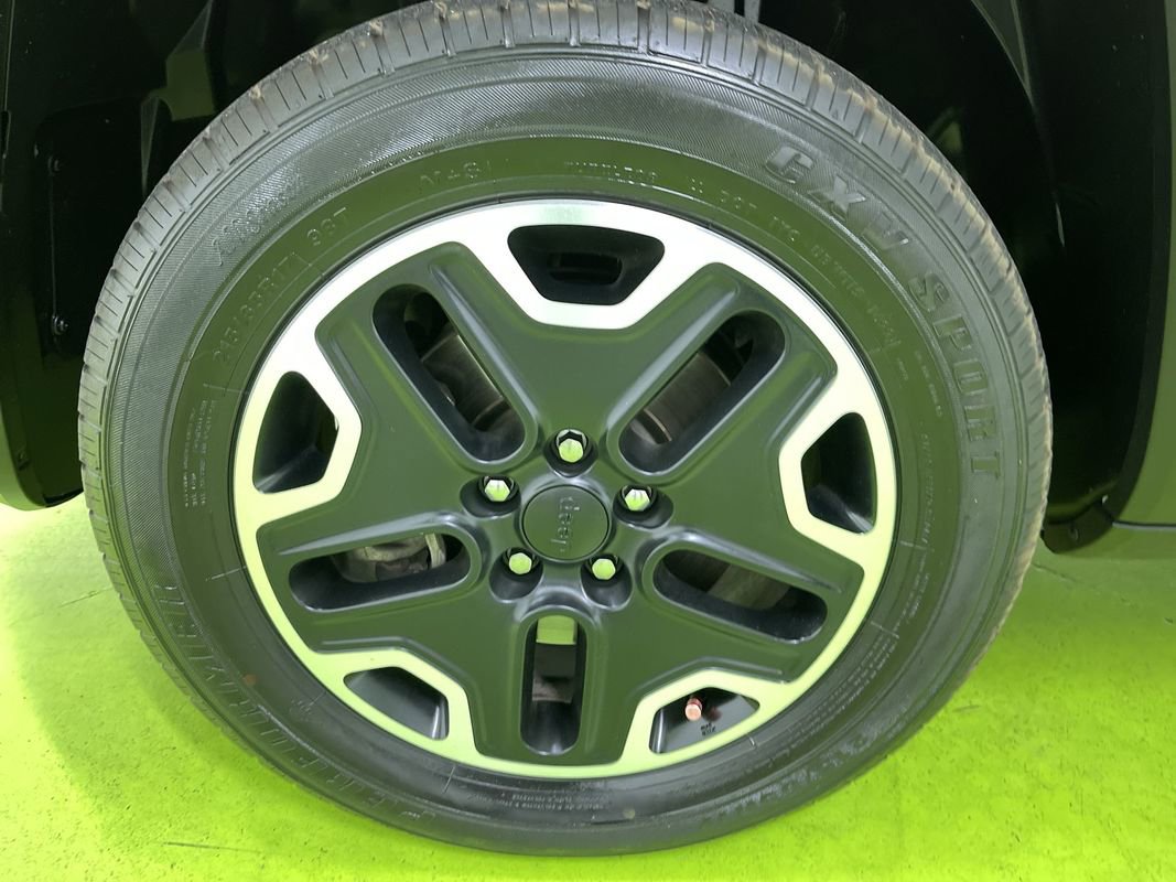 Used 2016 Jeep Renegade Trailhawk w/ Premium Trailhawk Package image 15