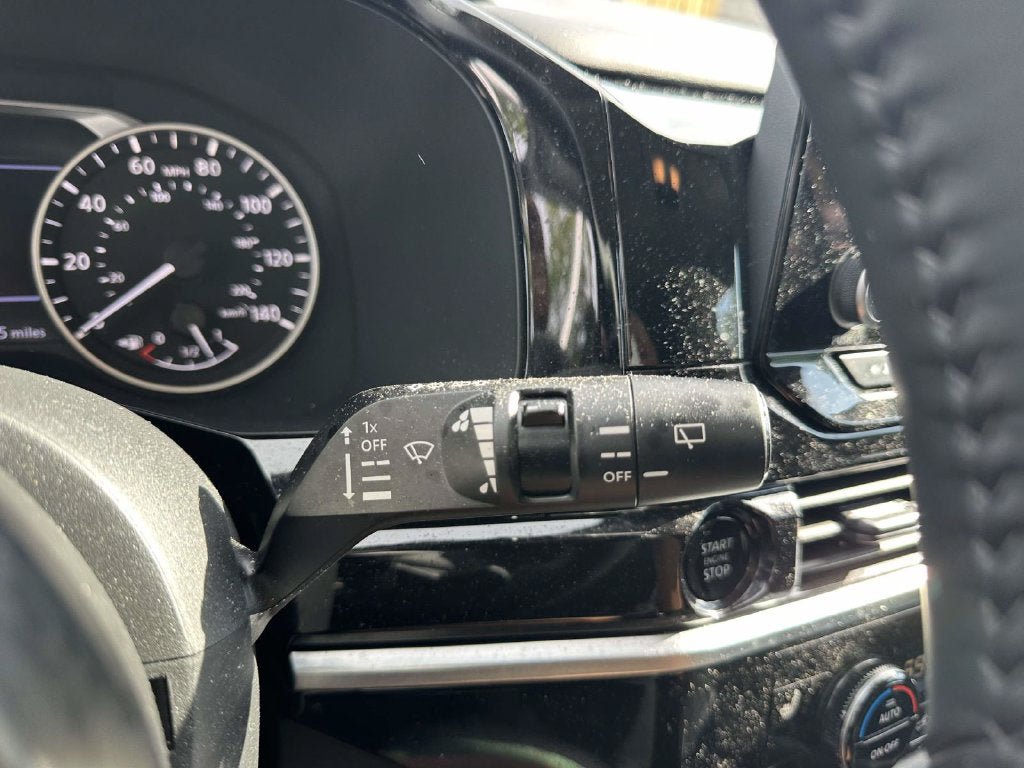 Used 2025 Nissan Pathfinder SV AWD/4WD image 29