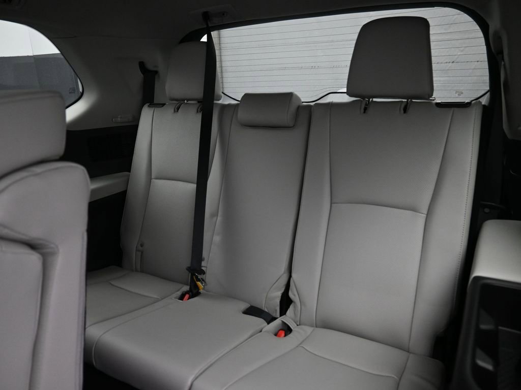 Certified 2026 Toyota Grand Highlander Limited image 32
