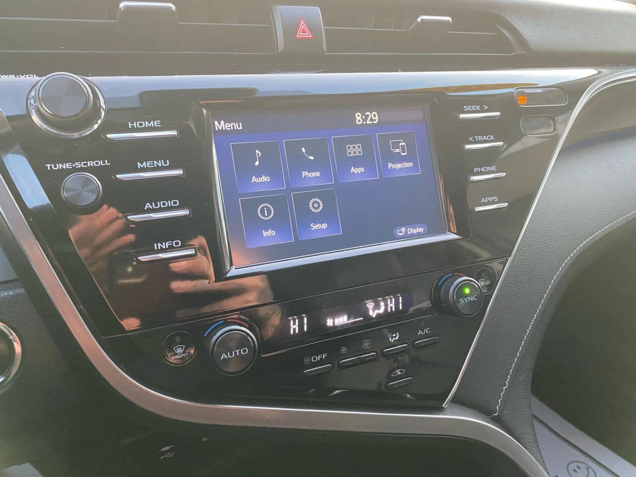 Used 2018 Toyota Camry XSE FWD image 18