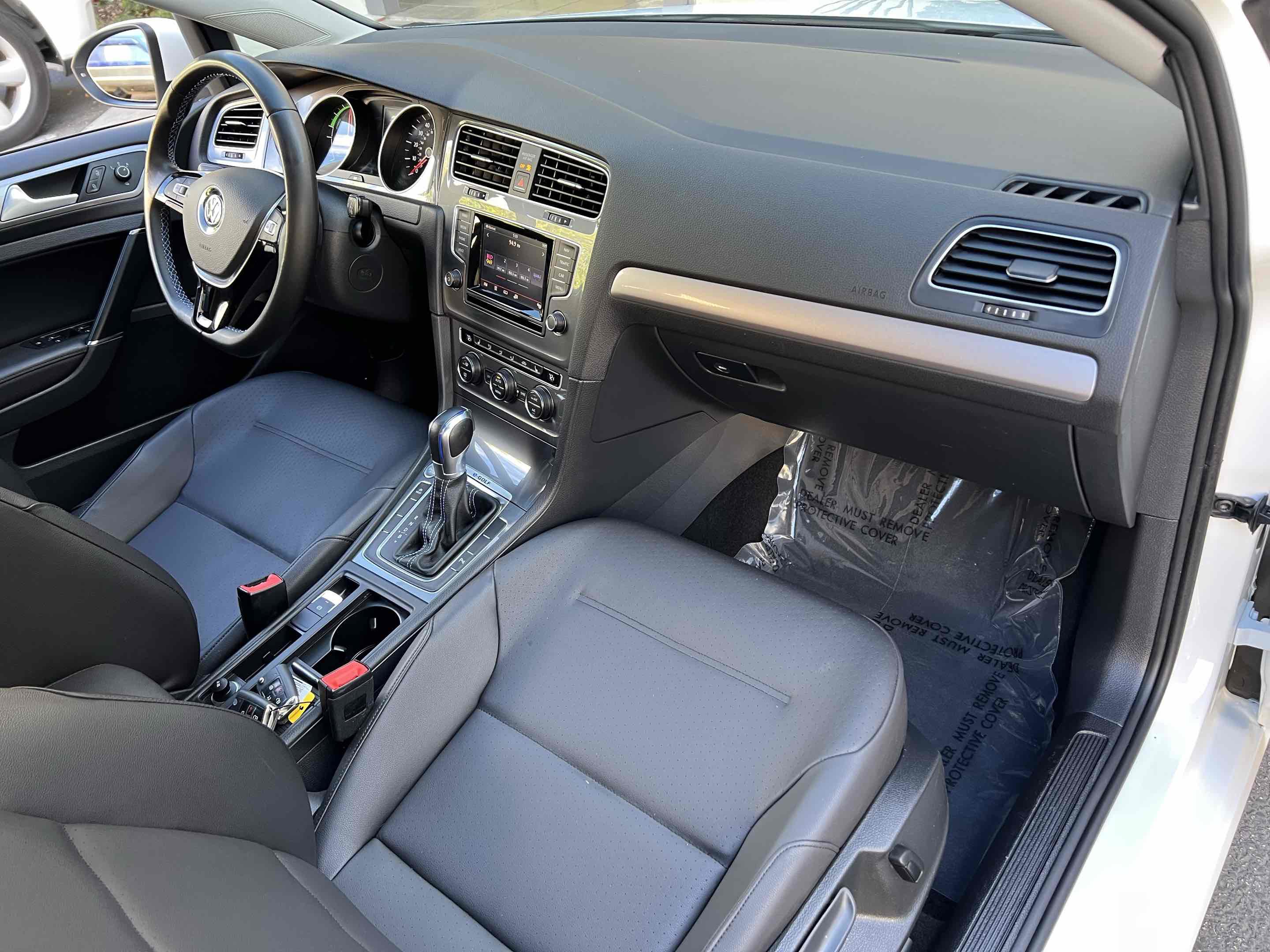 Used 2015 Volkswagen e-Golf SEL Premium FWD image 52