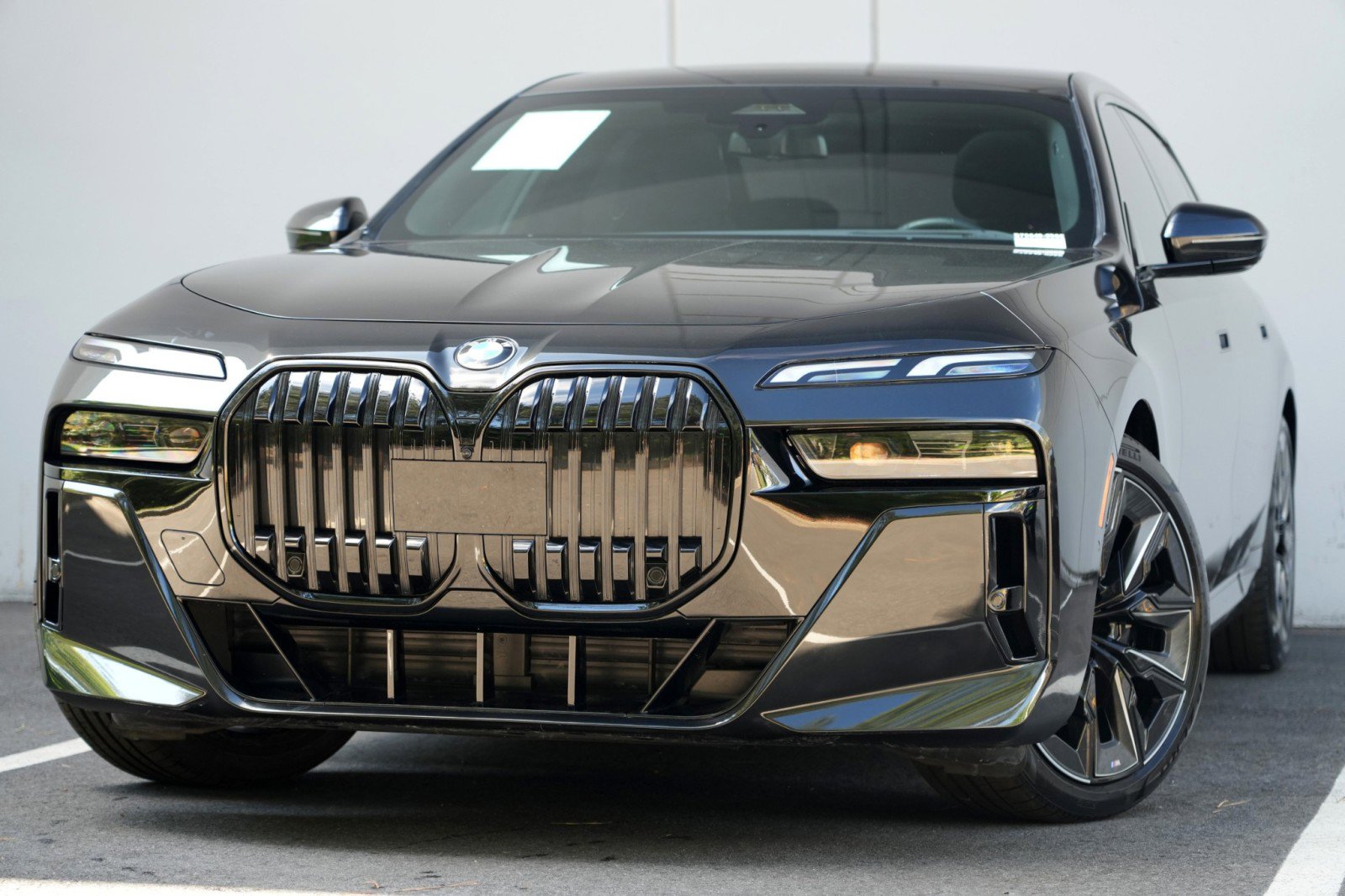 Used 2024 BMW 740i w/ M Sport Professional Package RWD image 3