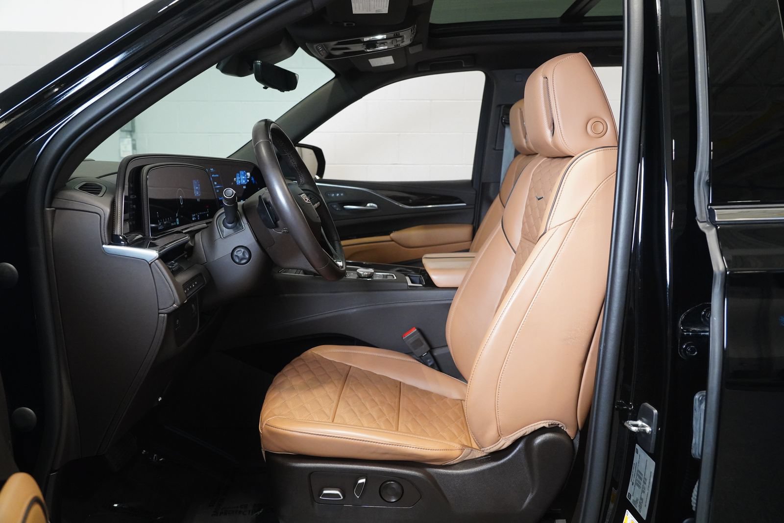 Used 2022 Cadillac Escalade Premium Luxury AWD/4WD image 11