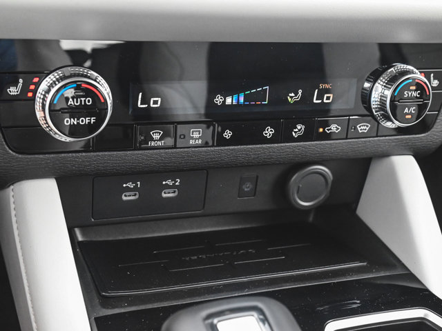 New 2025 Mitsubishi Outlander SE image 21