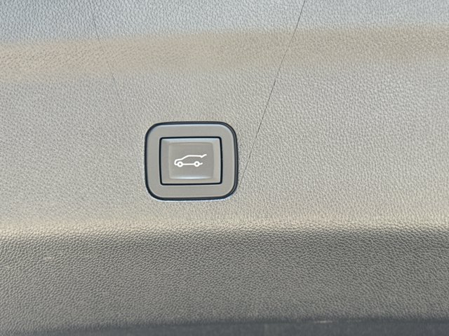 Used 2025 Chevrolet Suburban Premier AWD/4WD image 11