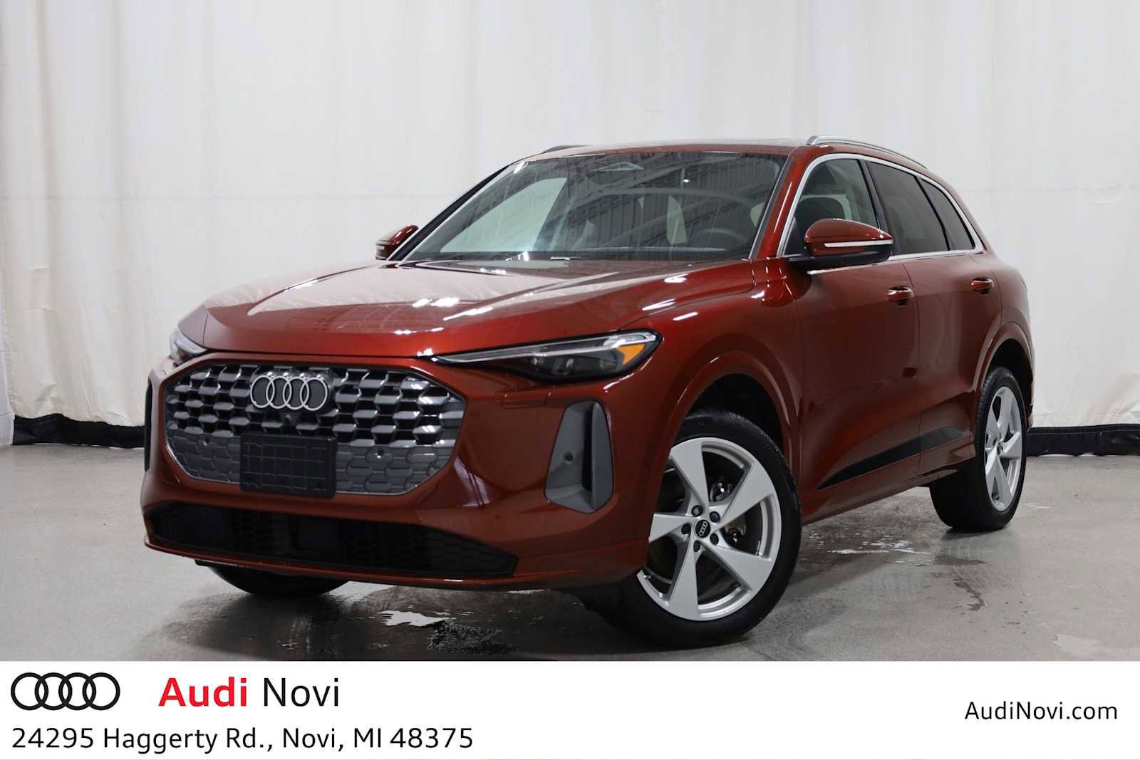 Used 2025 Audi Q5 Premium Plus w/ Premium Plus image 1