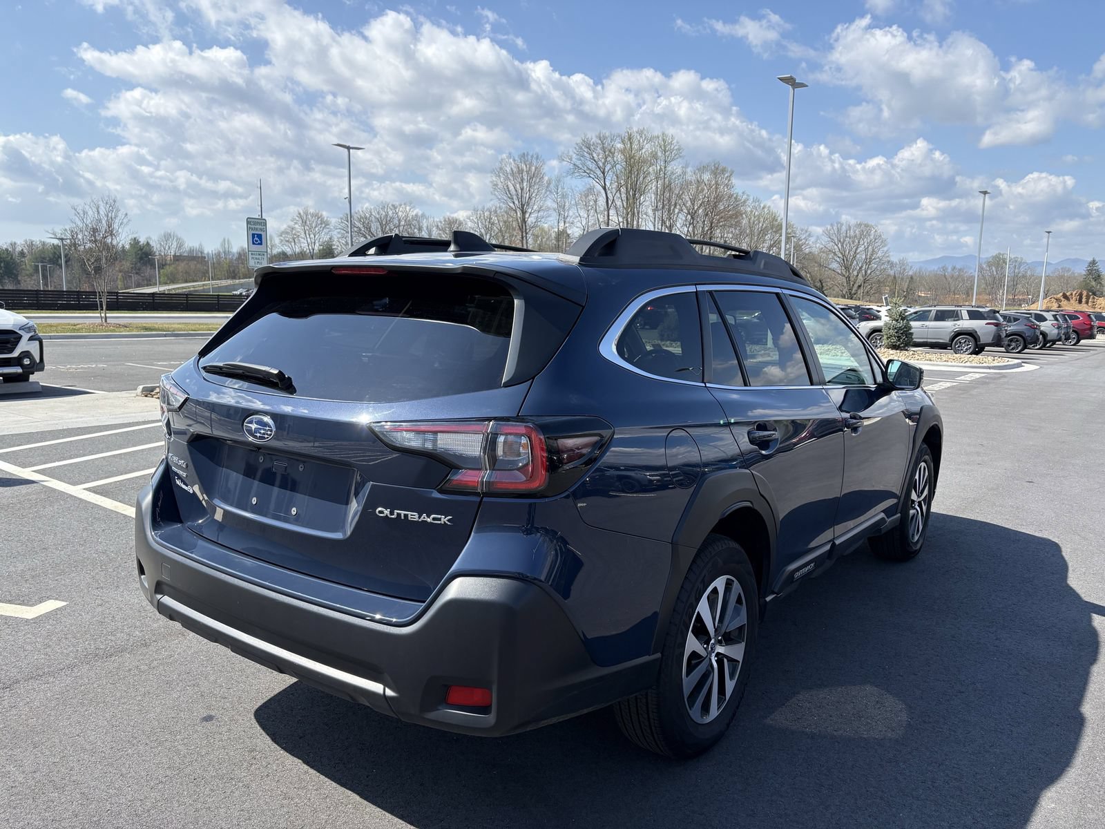 Used 2025 Subaru Outback Premium AWD/4WD image 9