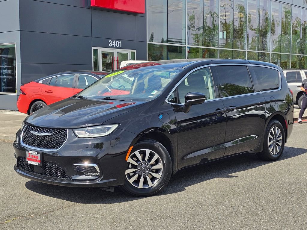 Used 2024 Chrysler Pacifica Limited FWD image 1