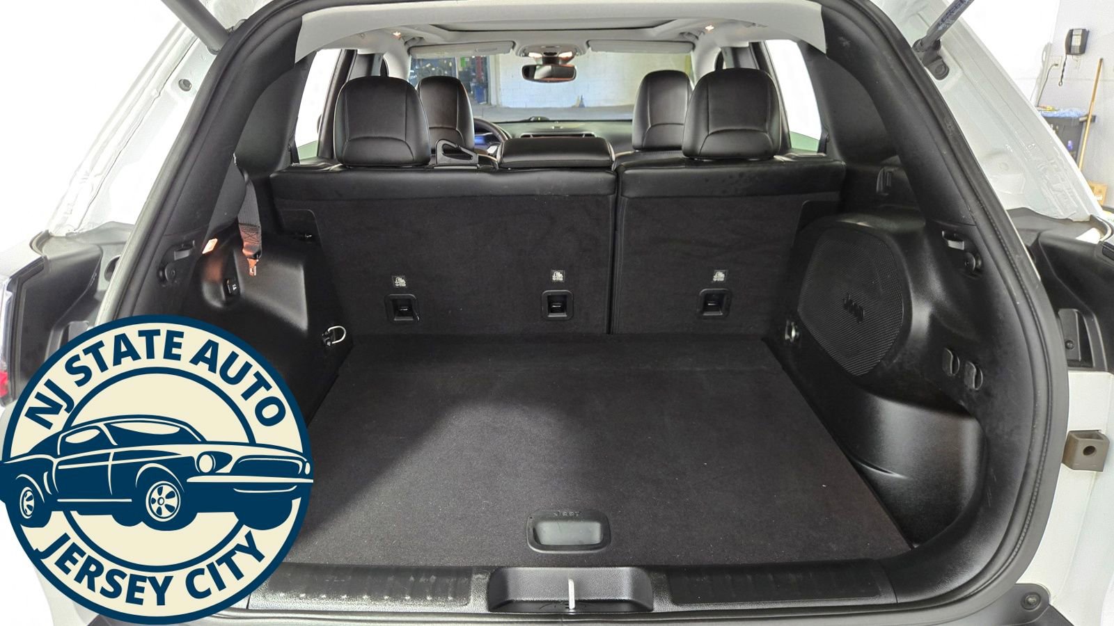 Used 2022 Jeep Cherokee Limited image 34