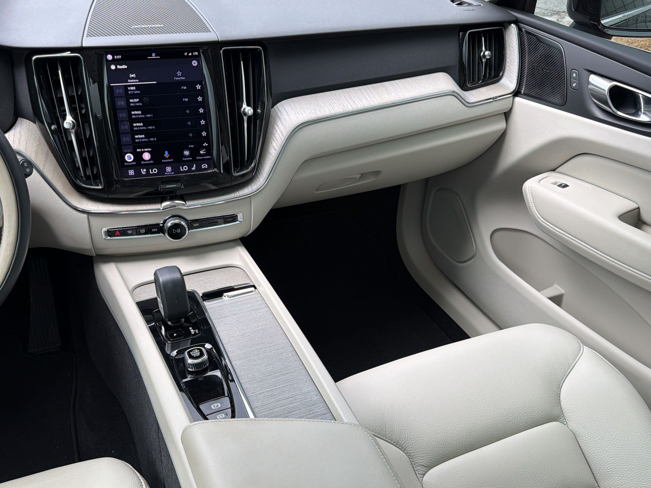 Used 2023 Volvo XC60 B5 Plus w/ Protection Package Premier FWD image 26