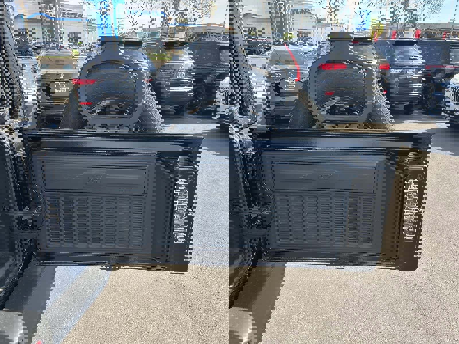 Used 2023 Jeep Wrangler Sahara image 34