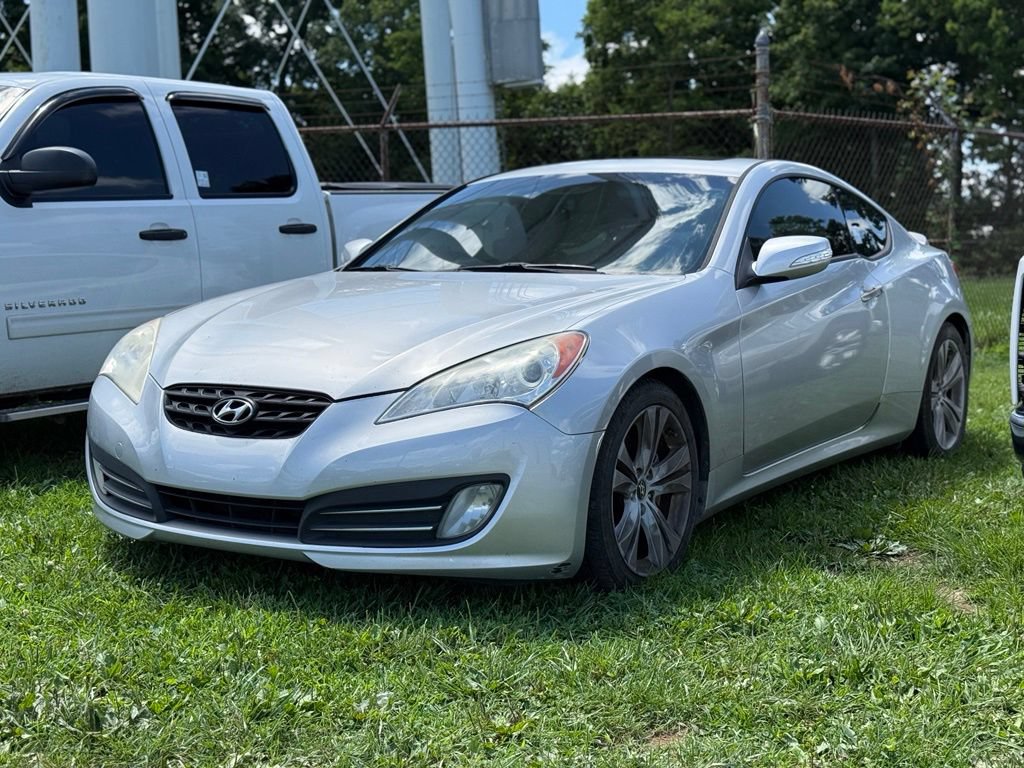 Used 2011 Hyundai Genesis 3.8 RWD image 2