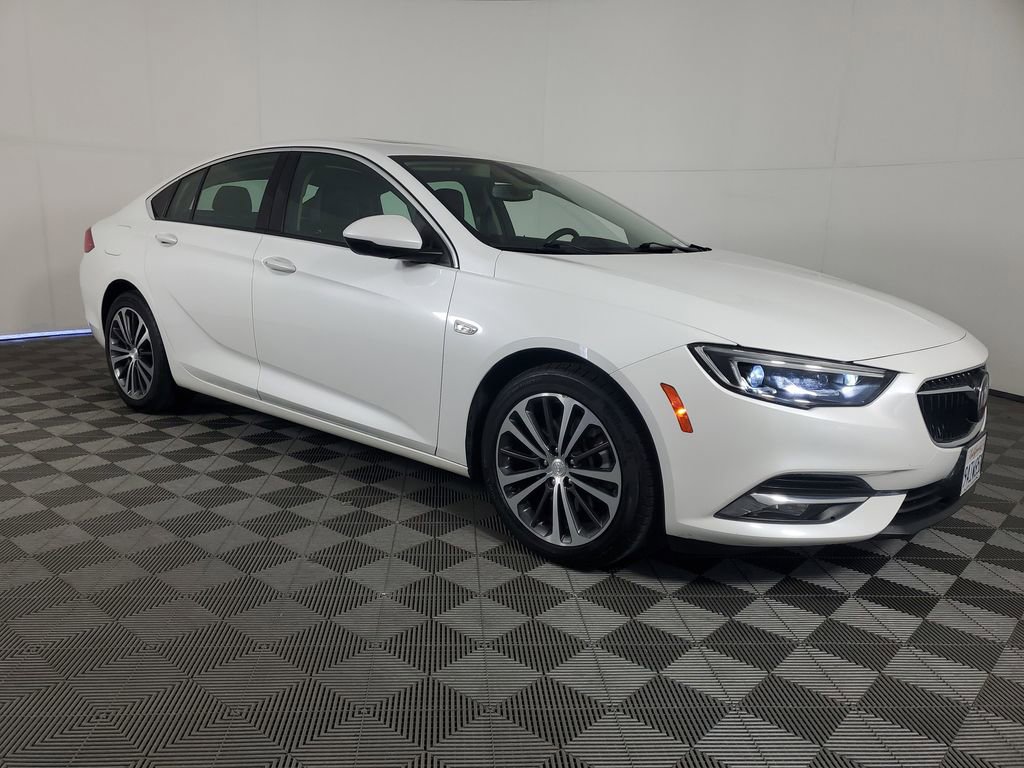 Used 2018 Buick Regal Essence w/ Driver Confidence Package #1 image 2