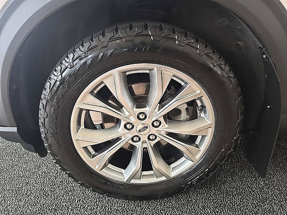 Used 2020 Ford Explorer XLT w/ Equipment Group 202A AWD/4WD image 43