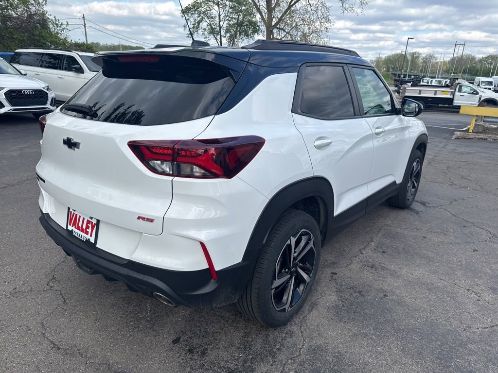 Used 2023 Chevrolet TrailBlazer RS w/ Sun and Liftgate Package AWD/4WD image 3