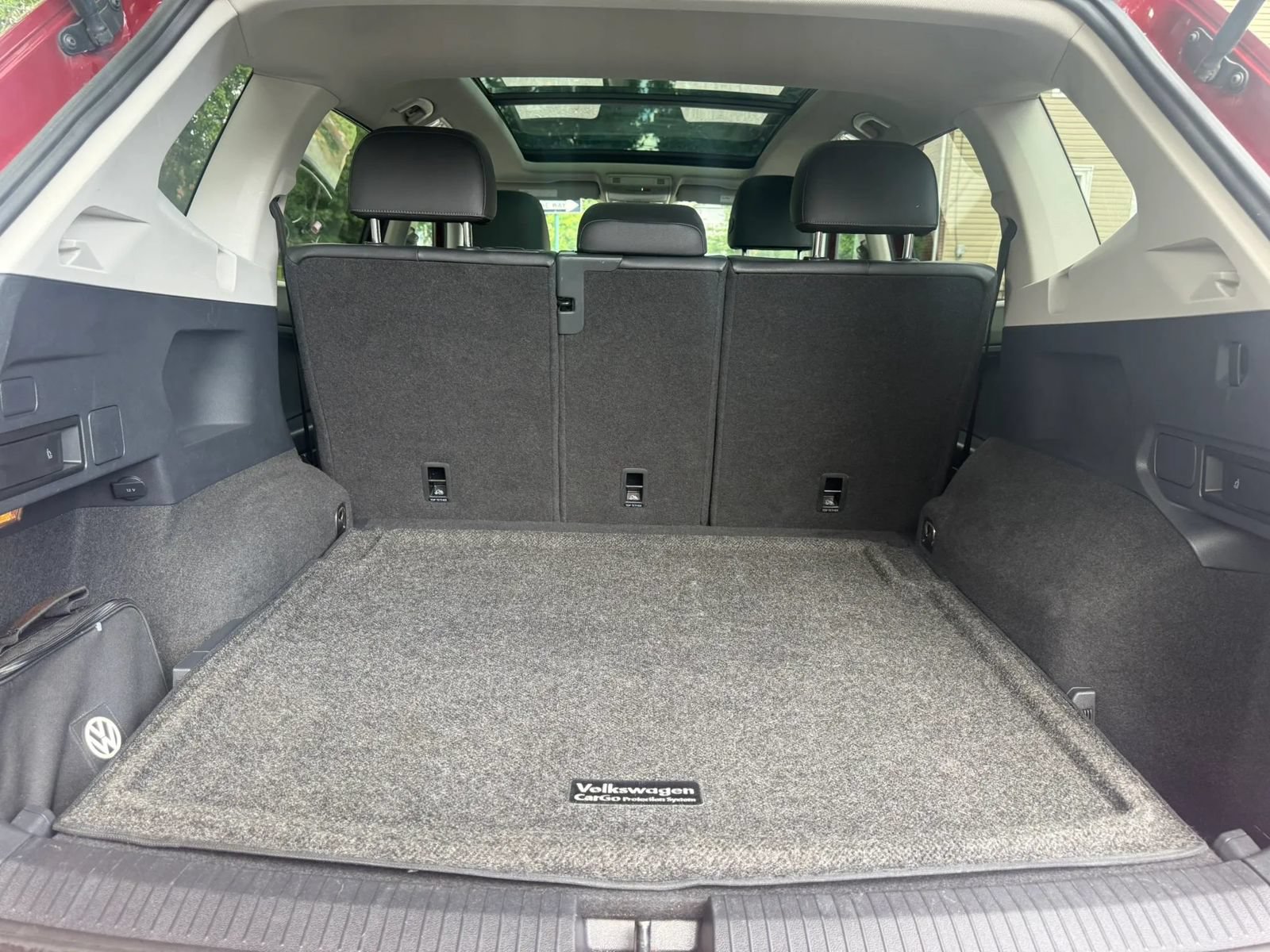 Used 2020 Volkswagen Tiguan SE w/ Panoramic Sunroof Package AWD/4WD image 12