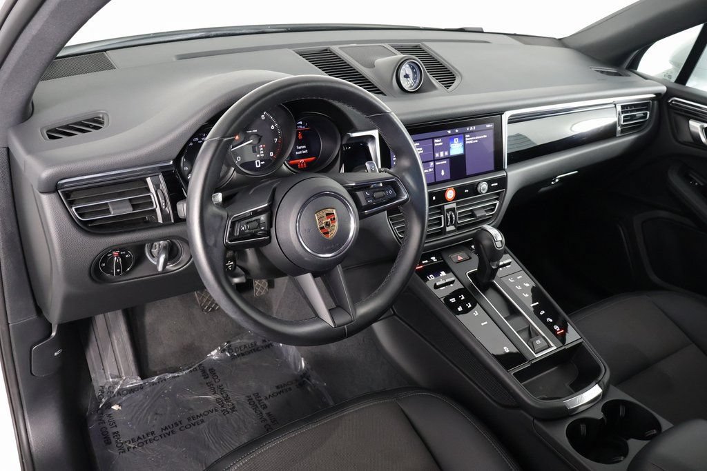 Used 2024 Porsche Macan AWD/4WD image 6