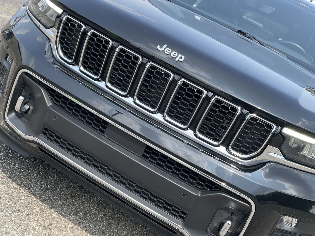 Used 2022 Jeep Grand Cherokee Overland AWD/4WD image 39