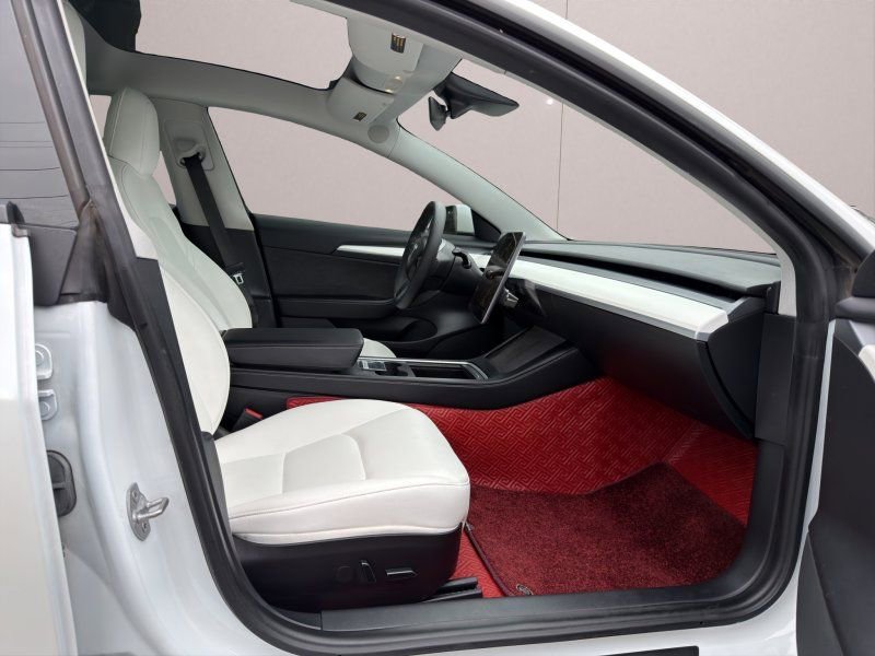 Used 2021 Tesla Model 3 Performance image 13