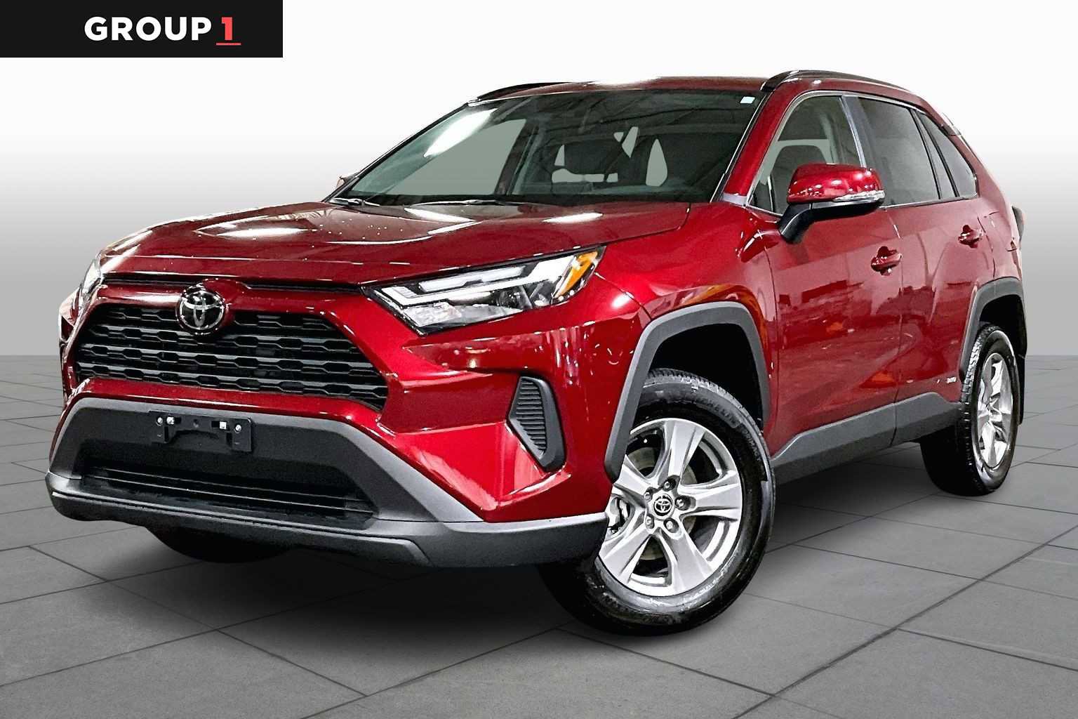 Used 2025 Toyota RAV4 XLE image 1