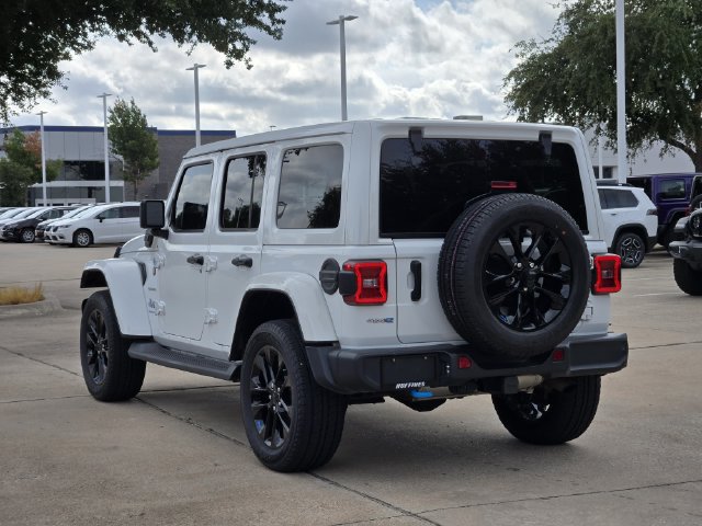 Used 2023 Jeep Wrangler Unlimited Sahara w/ Cold Weather Group AWD/4WD image 5
