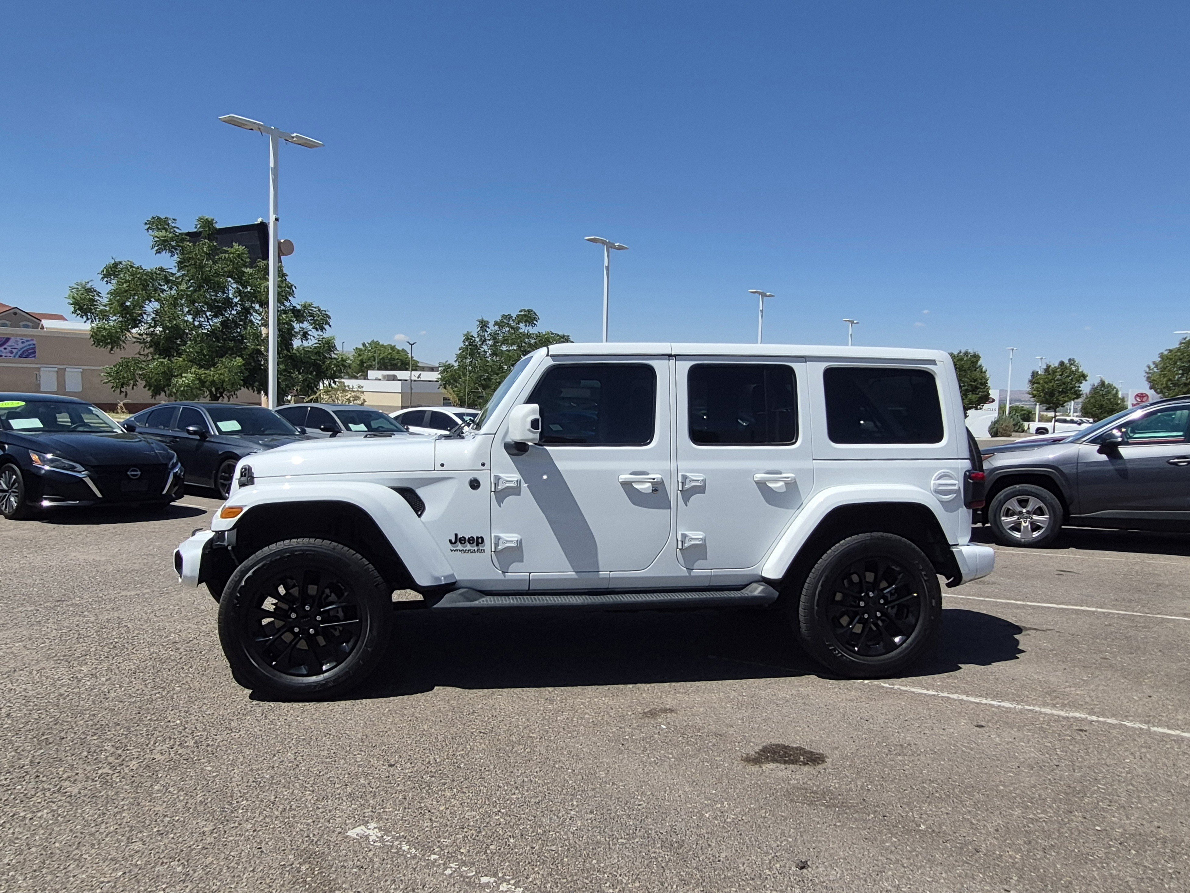 Used 2021 Jeep Wrangler Unlimited Sahara AWD/4WD video 2