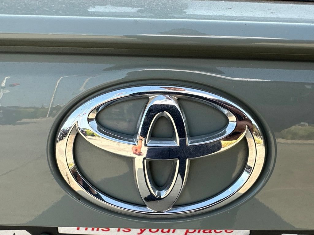 Used 2022 Toyota RAV4 XLE FWD image 18