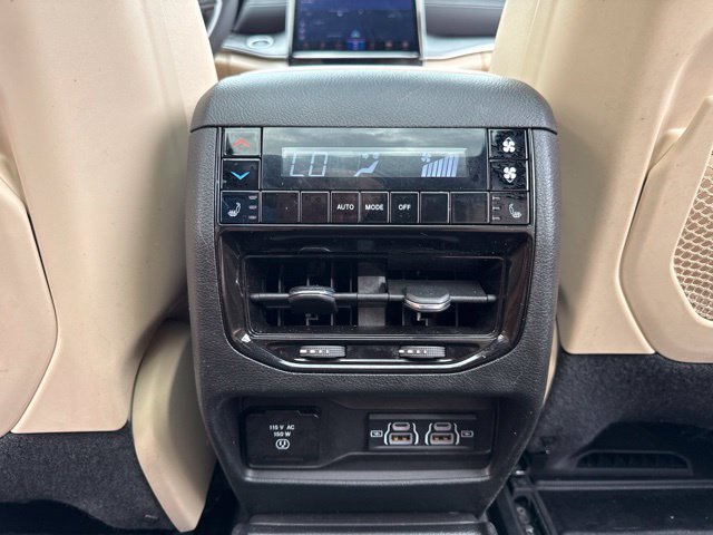 Used 2023 Jeep Grand Cherokee L Limited AWD/4WD image 21