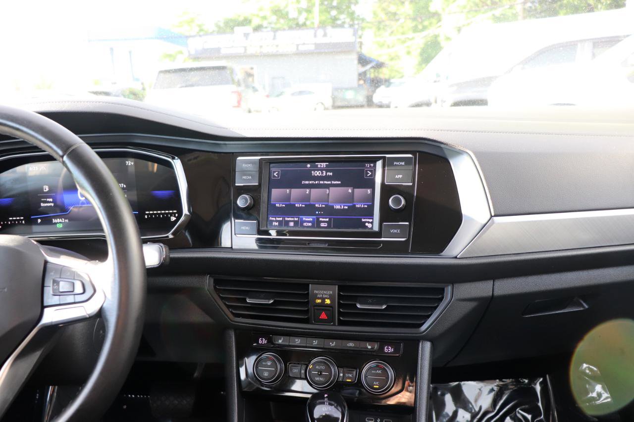 Used 2024 Volkswagen Jetta SE FWD image 19