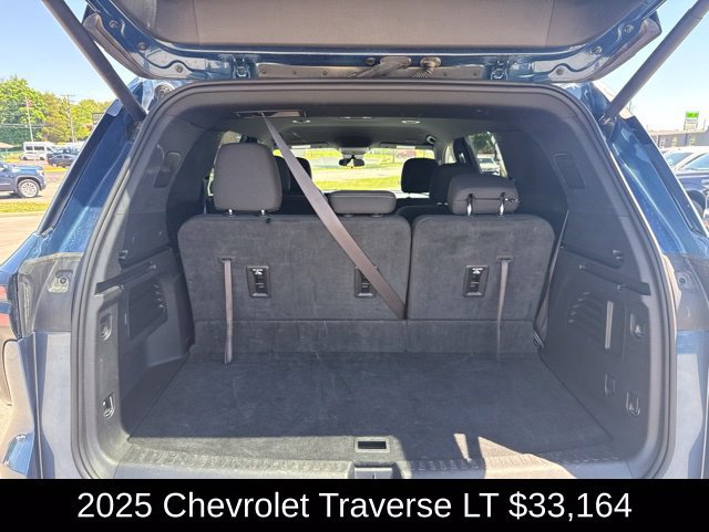 Used 2025 Chevrolet Traverse LT FWD image 29