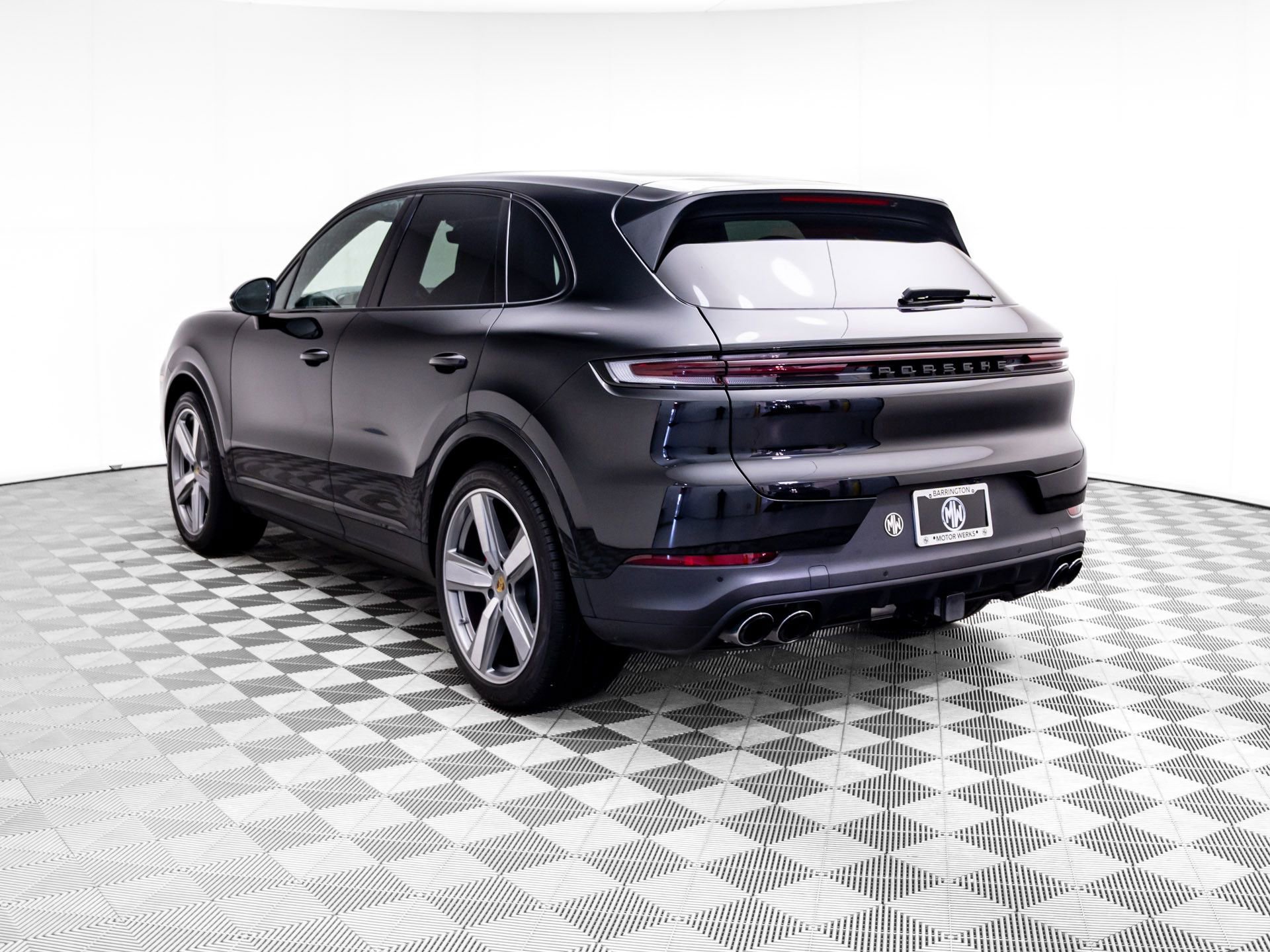 Used 2024 Porsche Cayenne S image 3