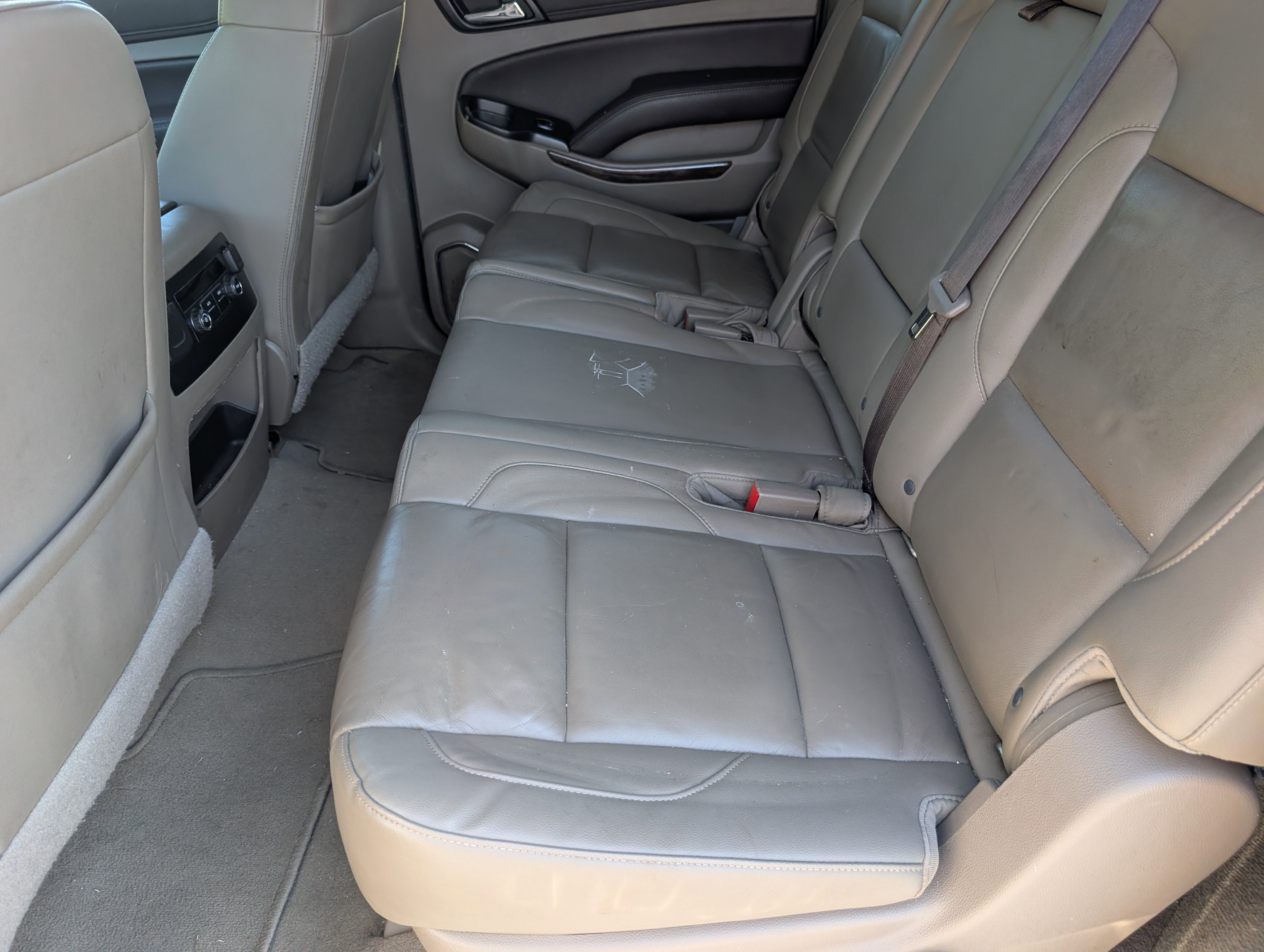 Used 2019 Chevrolet Suburban LT RWD image 7