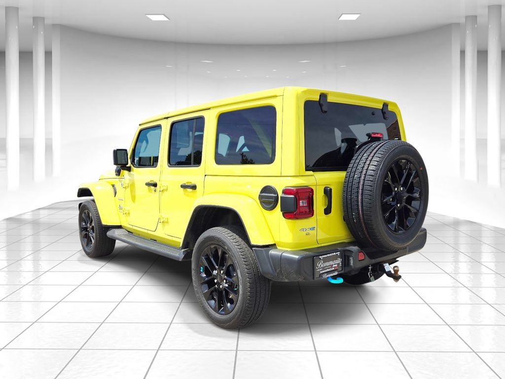Used 2023 Jeep Wrangler Unlimited Sahara w/ Cold Weather Group AWD/4WD image 5