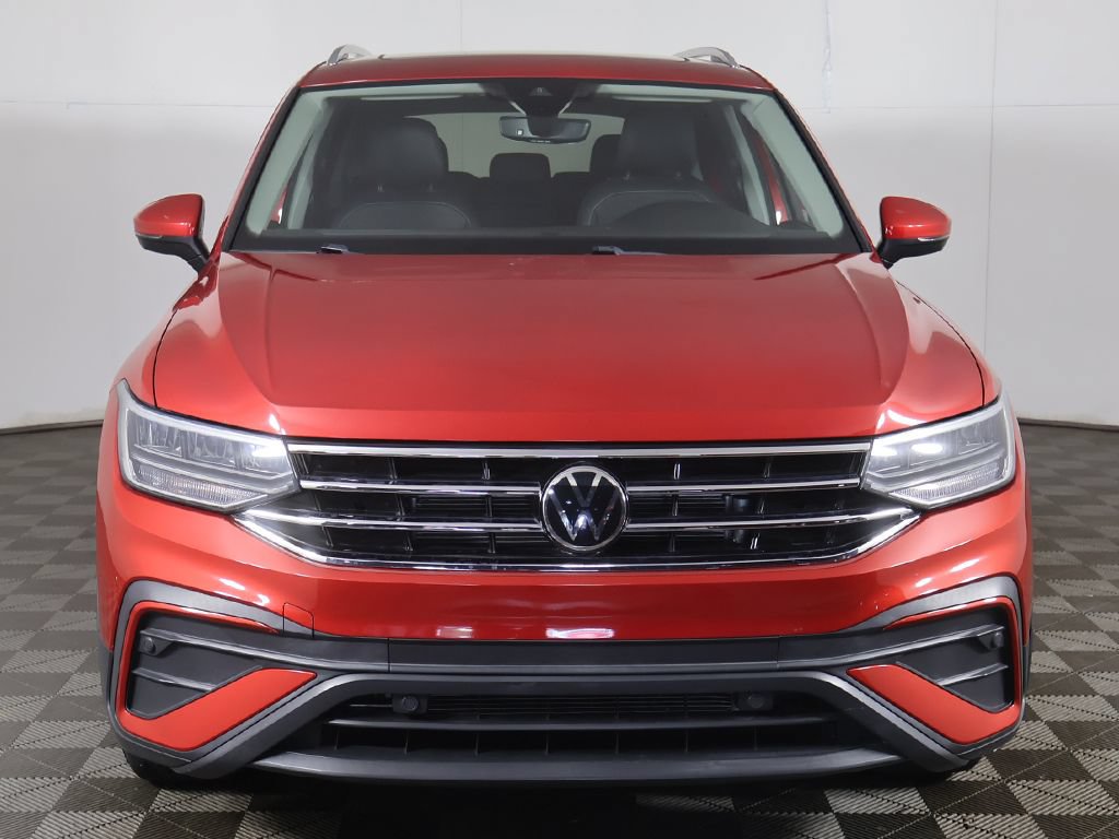 Used 2023 Volkswagen Tiguan SE w/ Panoramic Sunroof Package FWD image 12